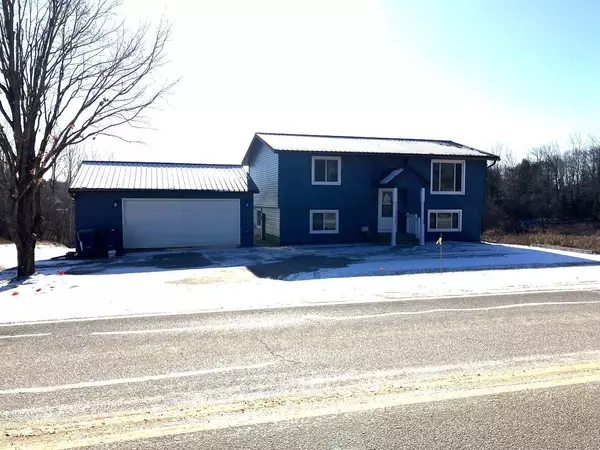 128 E RAILROAD STREET, Bowler, WI 54416