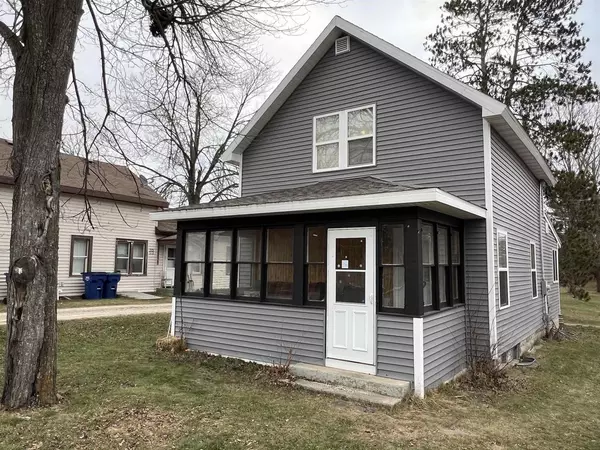 255 S MAIN STREET, Iola, WI 54945