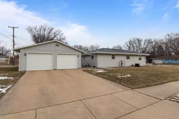 1147 MEADOW LANE, Neenah, WI 54956