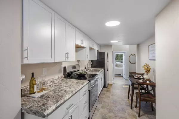 Neenah, WI 54956,225 GRUENWALD AVENUE