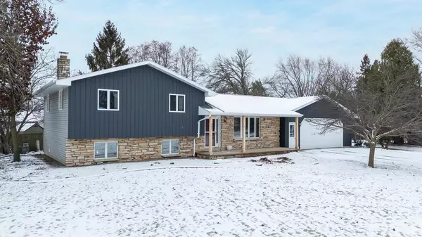 5 ORIOLE COURT, Appleton, WI 54915