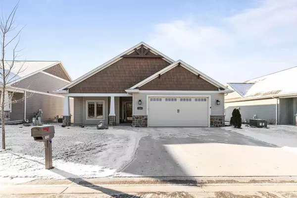 1425 PRAIRIE LAKE CIRCLE, Neenah, WI 54956