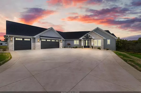 1385 EASTWIND LANE, Fond Du Lac, WI 54937