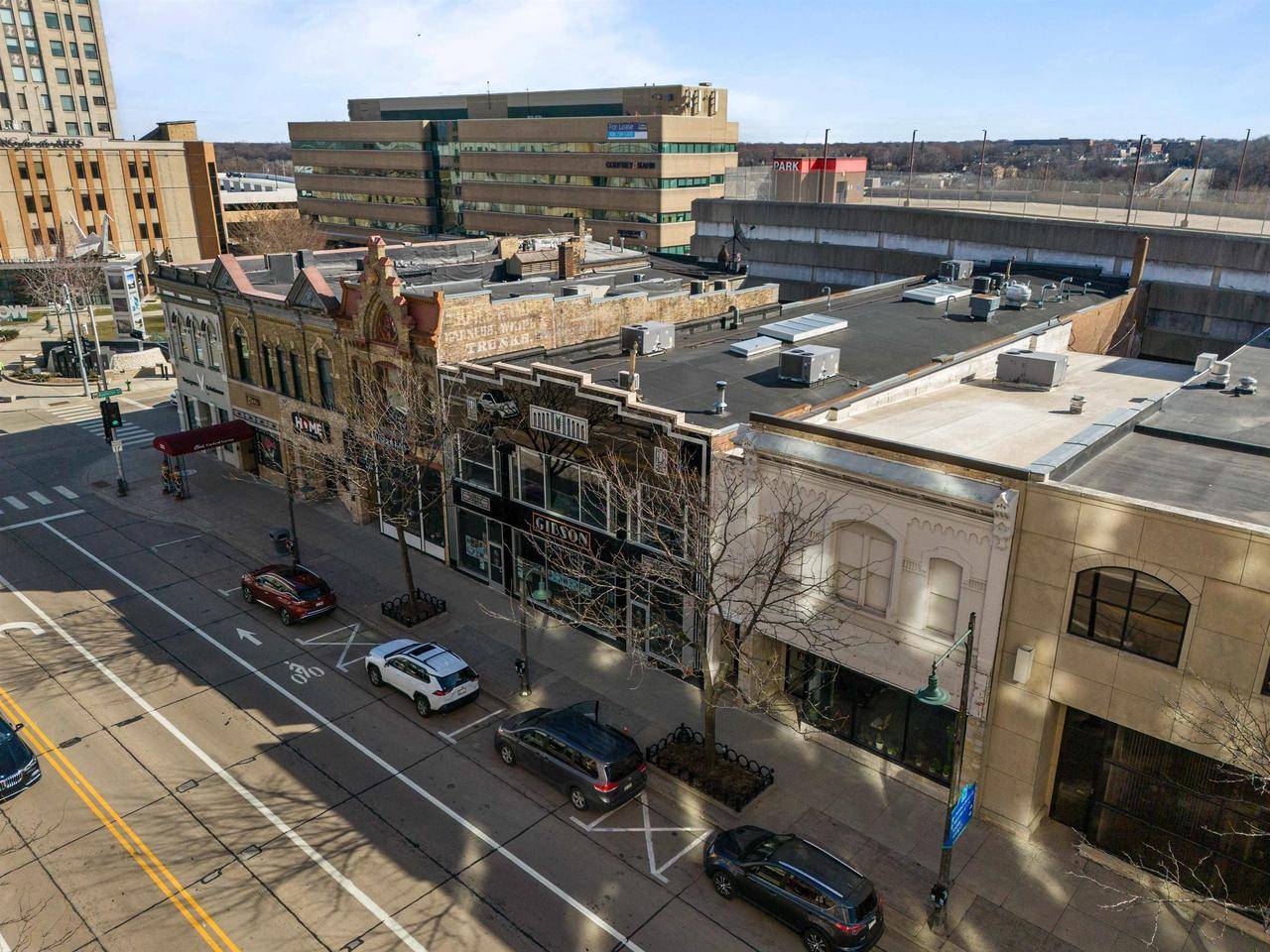 Appleton, WI 54911,211 W COLLEGE AVENUE