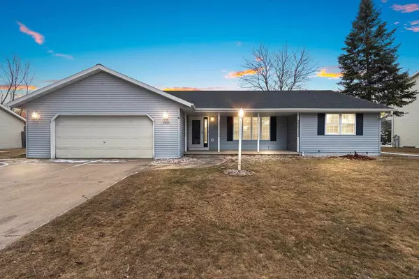 2839 SUNRAY LANE, Green Bay, WI 54313