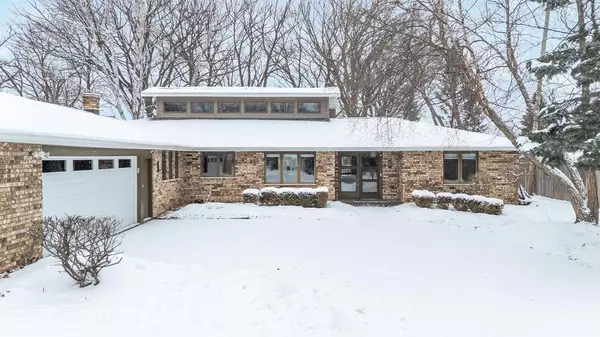 2900 CRESTVIEW DRIVE, Appleton, WI 54915