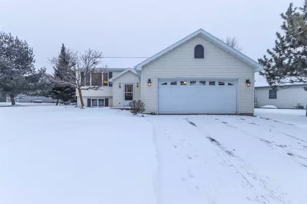 Waupaca, WI 54981,850 SUNRIDGE DRIVE