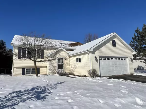 850 SUNRIDGE DRIVE, Waupaca, WI 54981