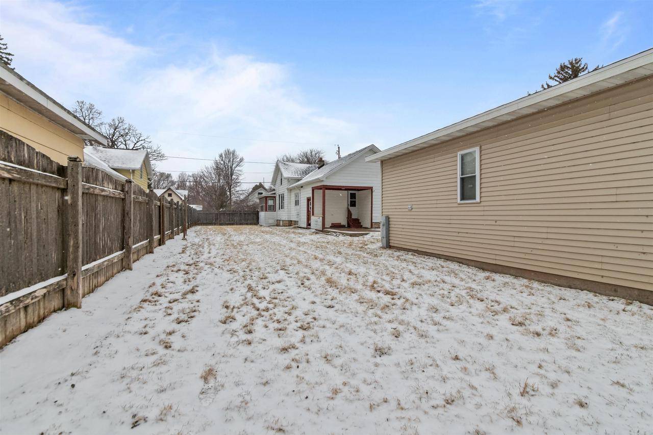 Oshkosh, WI 54901,668 MONROE STREET