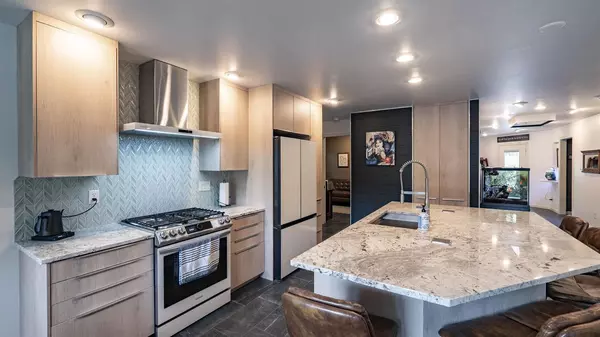 Waupaca, WI 54981,914 BERLIN STREET