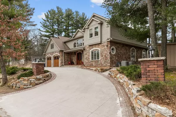 Waupaca, WI 54981,E1257 ROUND LAKE DRIVE