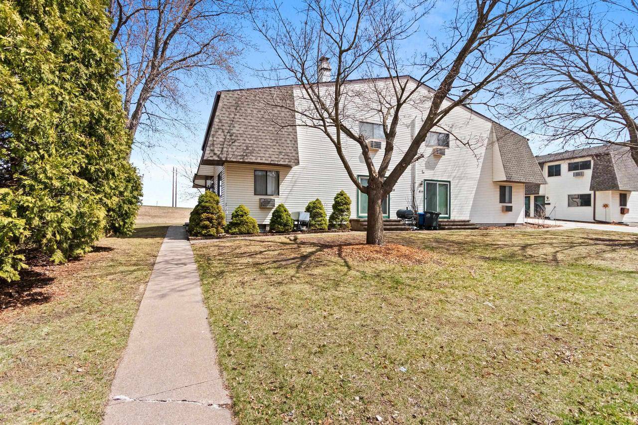 Neenah, WI 54956,841 KAY KOURT