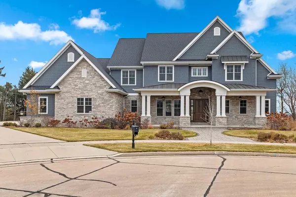 6916 N PALLADIUM COURT, Appleton, WI 54913