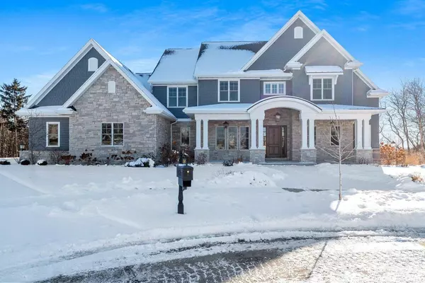 6916 N PALLADIUM COURT, Appleton, WI 54913