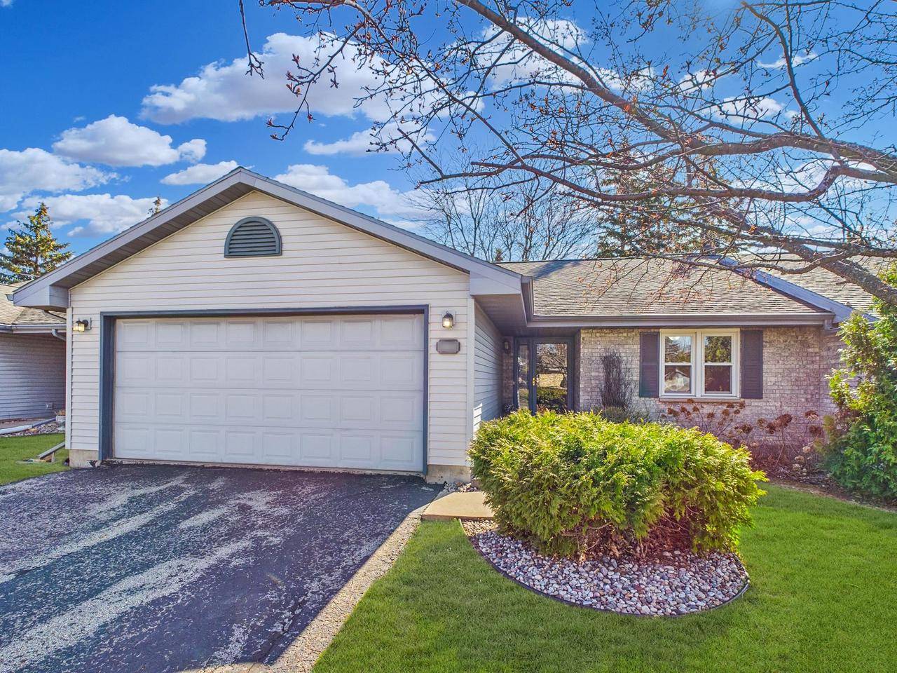 384 N WESTHAVEN DRIVE, Oshkosh, WI 54904