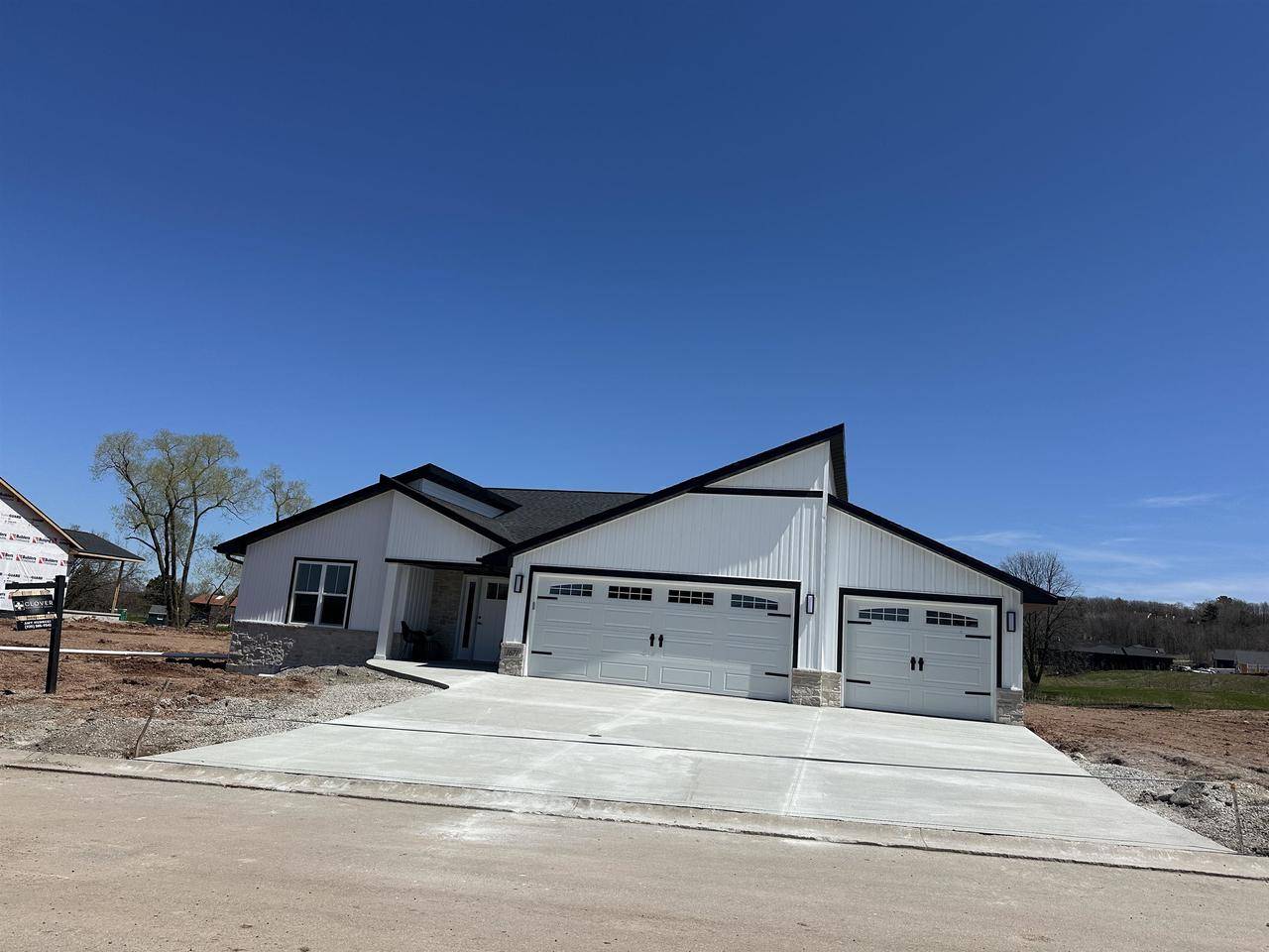 1671 ARNIES COURT, De Pere, WI 54115