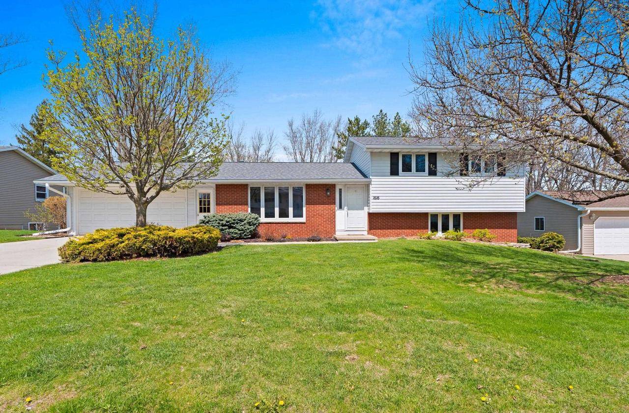 1616 BRUCE LANE, Green Bay, WI 54313