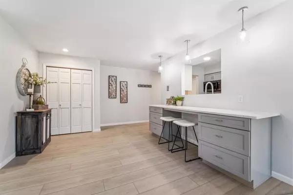 Appleton, WI 54911,10 GREEN BAY COURT #205