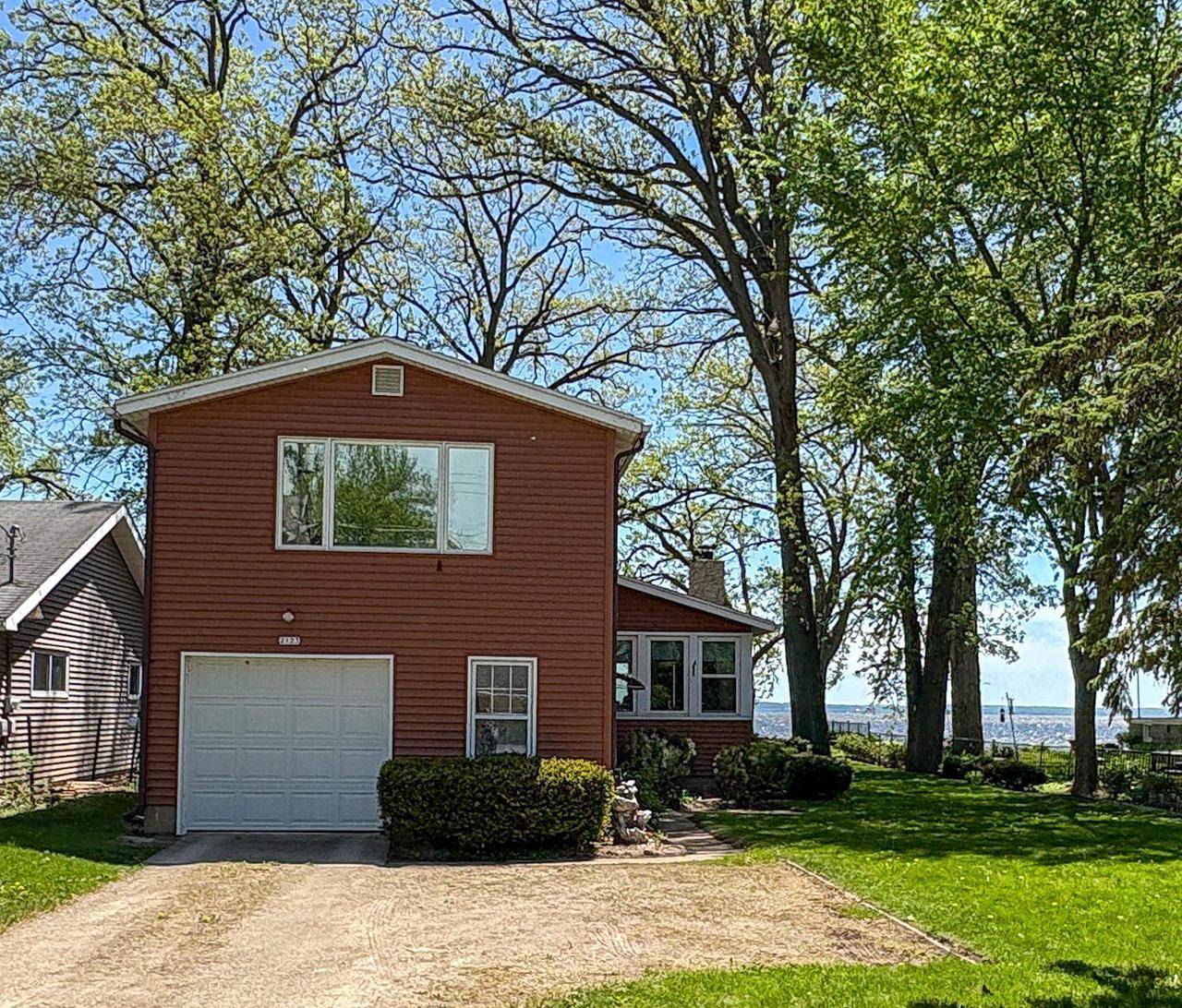 2123 N POINT COMFORT ROAD, Oshkosh, WI 54902