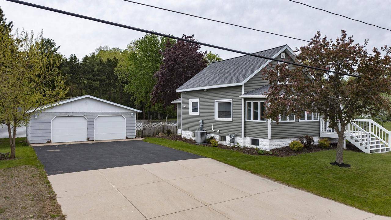 3196 LAKEVIEW DRIVE, Suamico, WI 54713