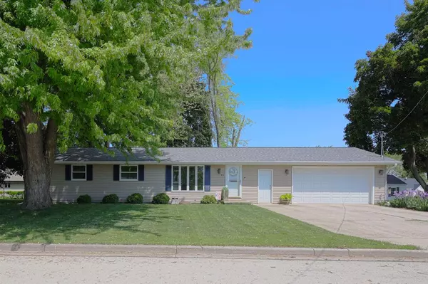 910 PARK STREET,  Wrightstown,  WI 54180