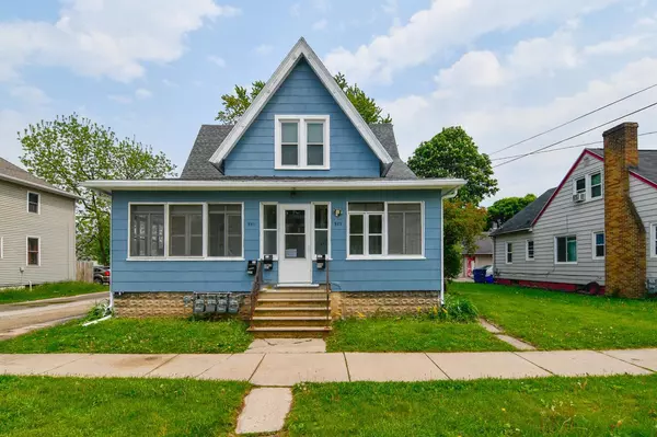 221 S CLAY STREET, Green Bay, WI 54301