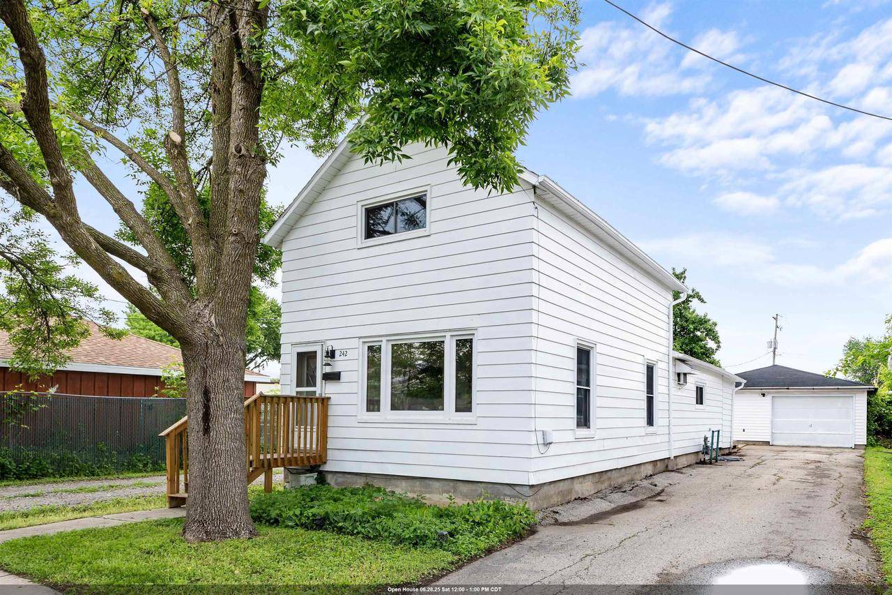 242 MICHIGAN AVENUE, Oconto, WI 54153