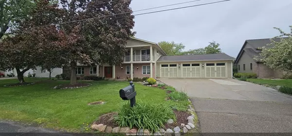 1400 BROOKS LANE, Oshkosh, WI 54904