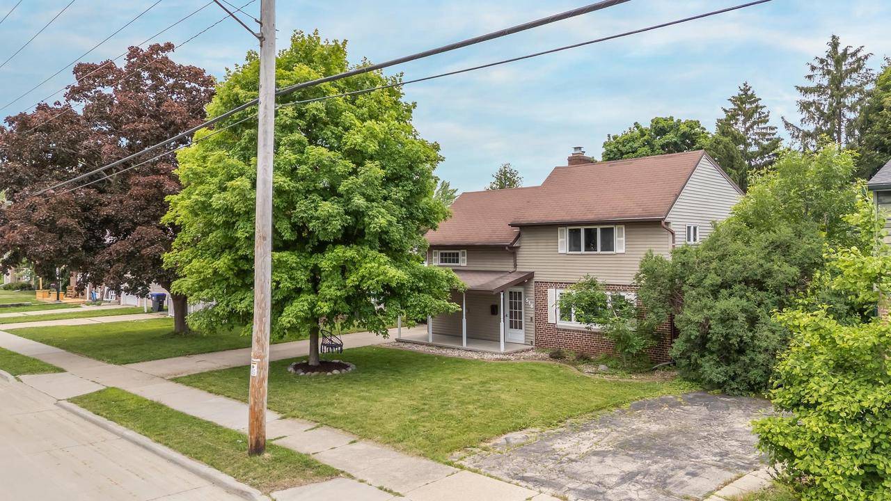 516 E CECIL STREET, Neenah, WI 54956