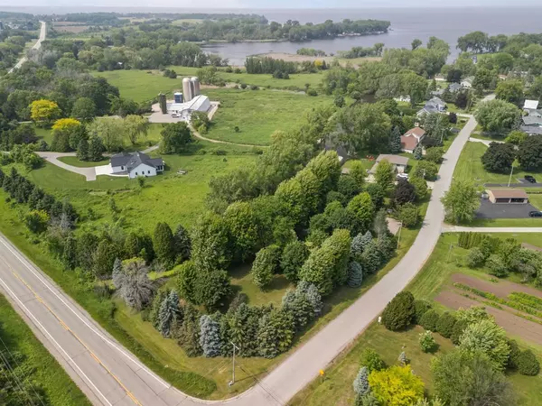 Oshkosh, WI 54902,BLACK WOLF POINT ROAD