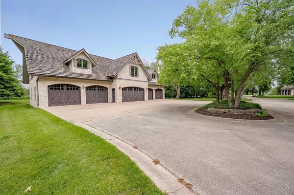 De Pere, WI 54115,3379 LOST DAUPHIN ROAD