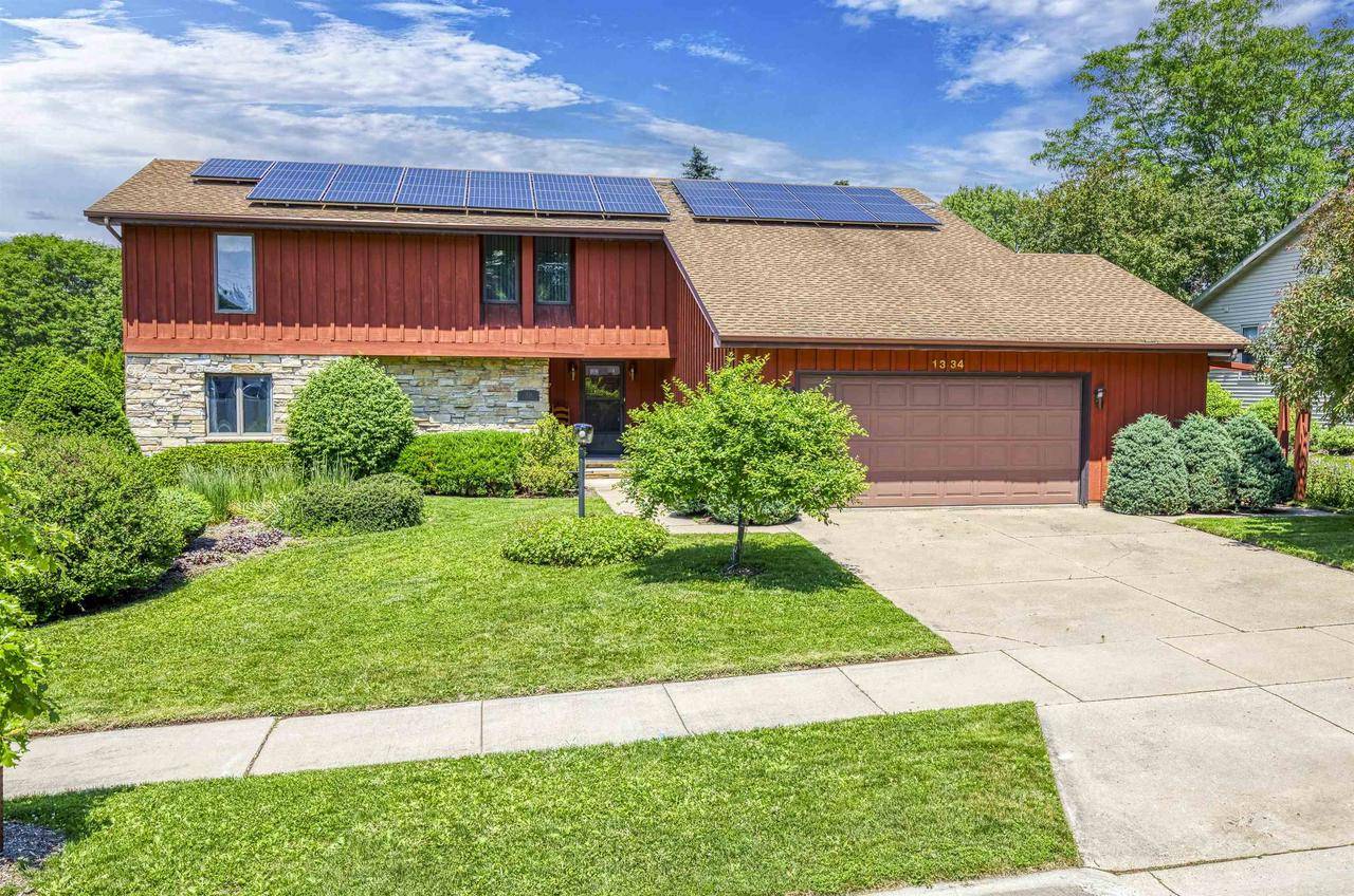 1334 W CLOVERDALE DRIVE, Appleton, WI 54914