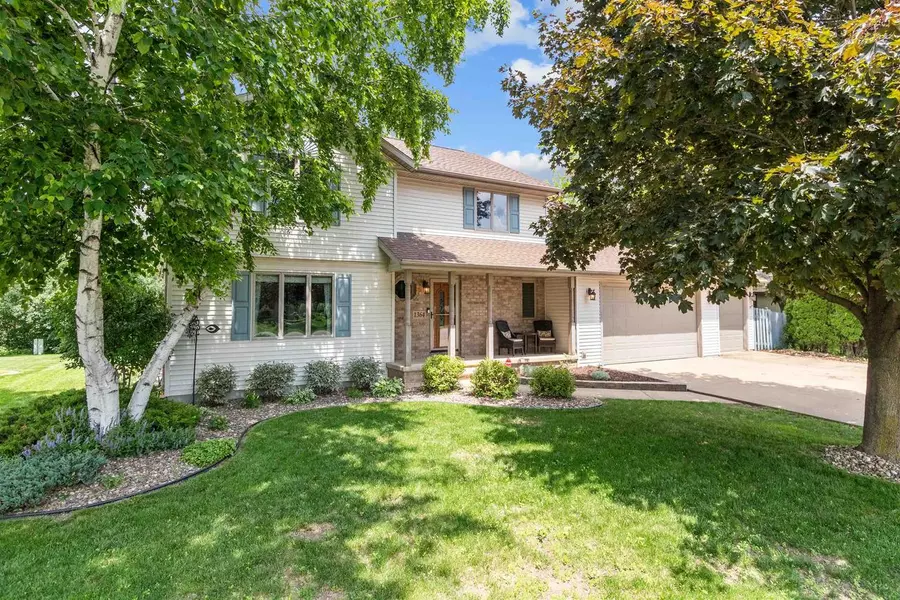 1364 WHIPPLETREE LANE, Neenah, WI 54956