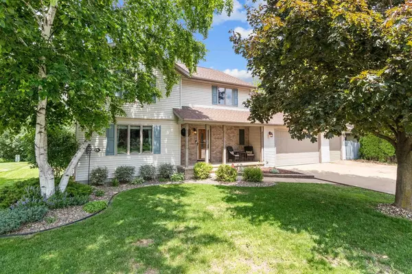 1364 WHIPPLETREE LANE, Neenah, WI 54956