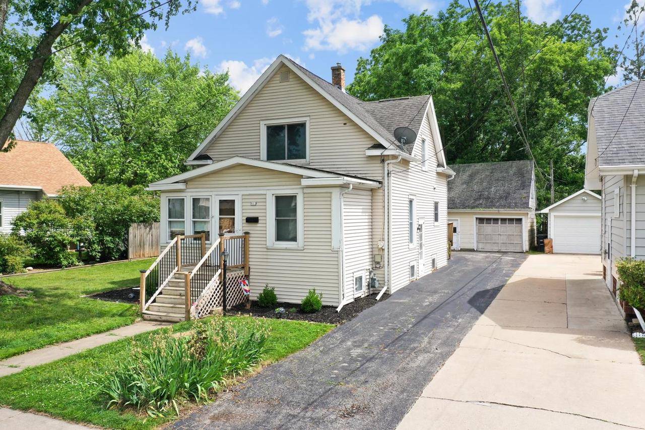 911 W BENT AVENUE, Oshkosh, WI 54901