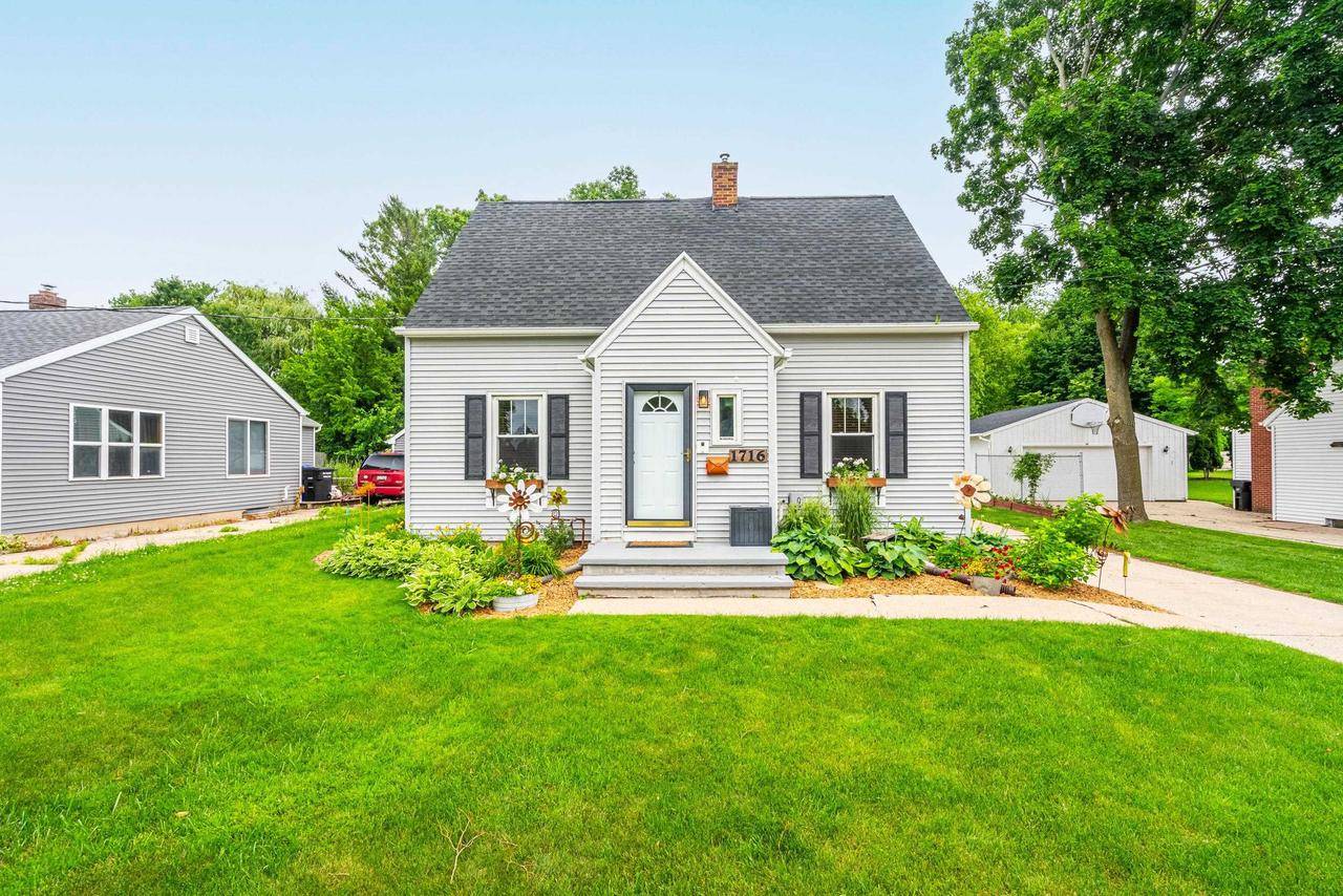 1716 S KERNAN AVENUE, Appleton, WI 54915