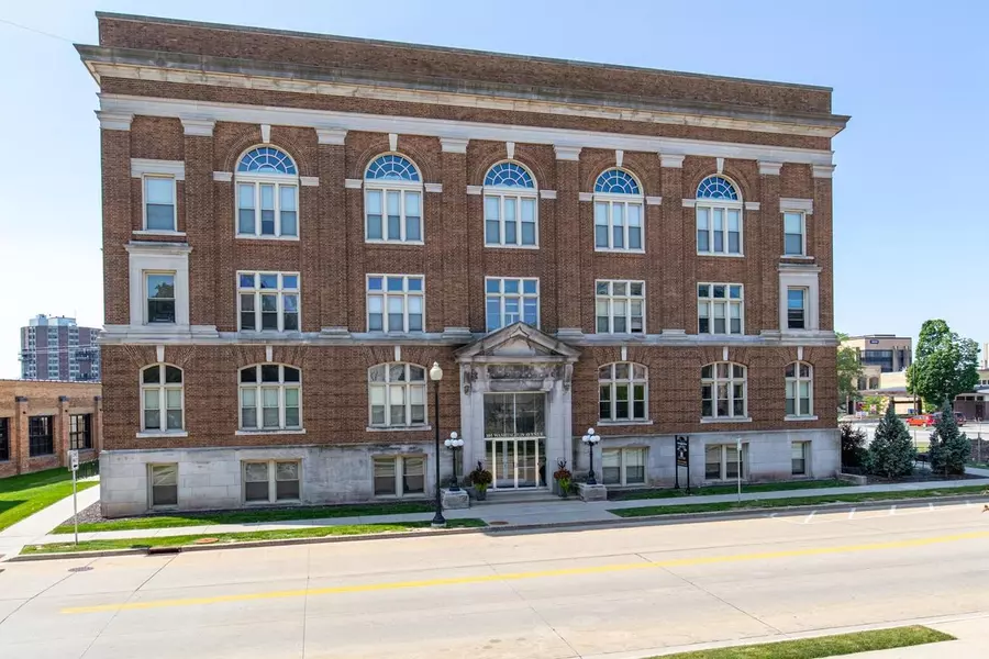 105 WASHINGTON AVENUE #001, Oshkosh, WI 54901