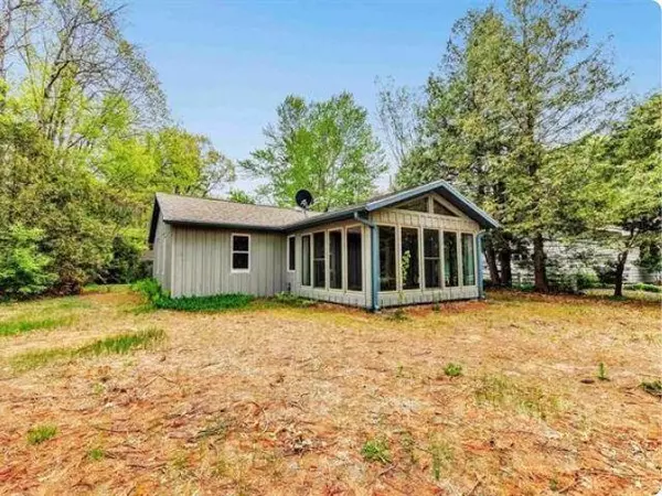 Shawano, WI 54166,N7119 RIVER DRIVE