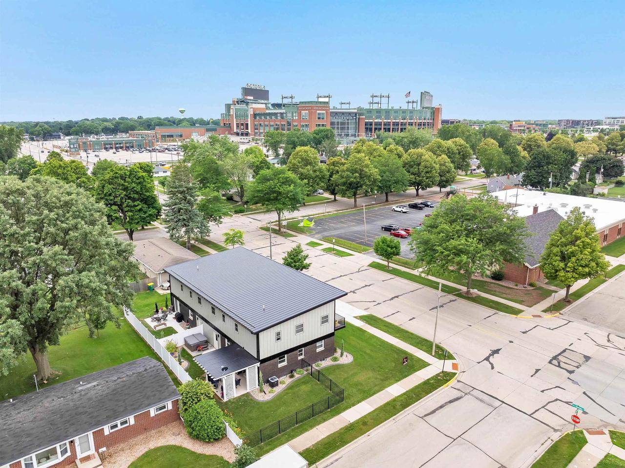 Green Bay, WI 54304,1749 S ONEIDA STREET