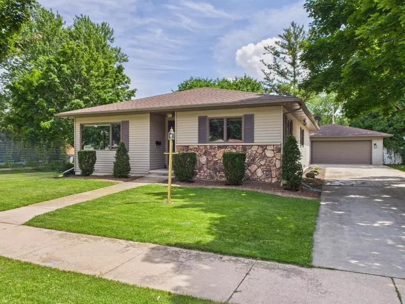 1015 VAN BUREN AVENUE, Oshkosh, WI 54902