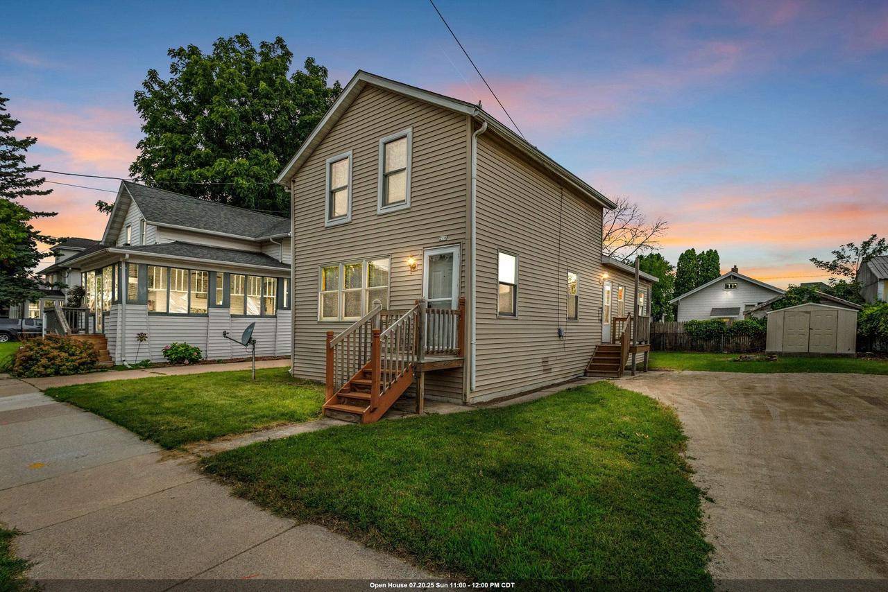 216 W 8TH AVENUE, Oshkosh, WI 54902