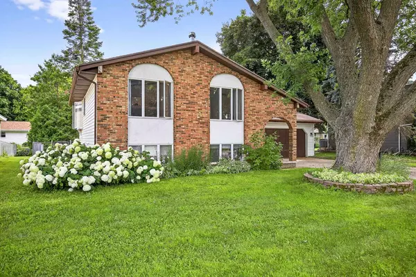 2479 VALIANT LANE, Green Bay, WI 54304