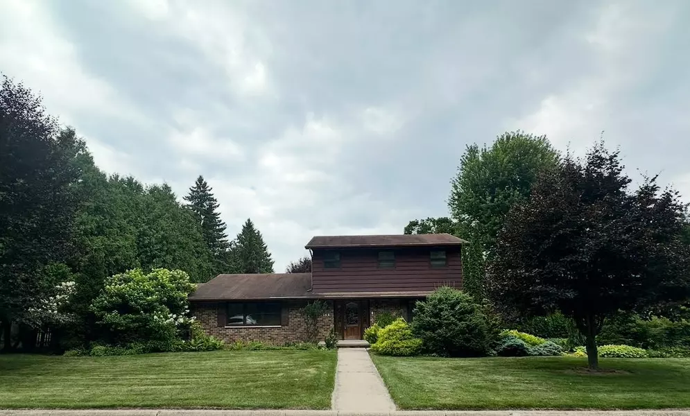 2564 EDGEWOOD LANE, Green Bay, WI 54302