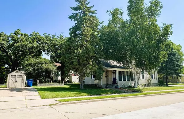 Oshkosh, WI 54902,704 BISMARCK AVENUE