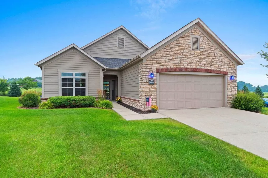 3635 WOODS EDGE WAY, De Pere, WI 54115