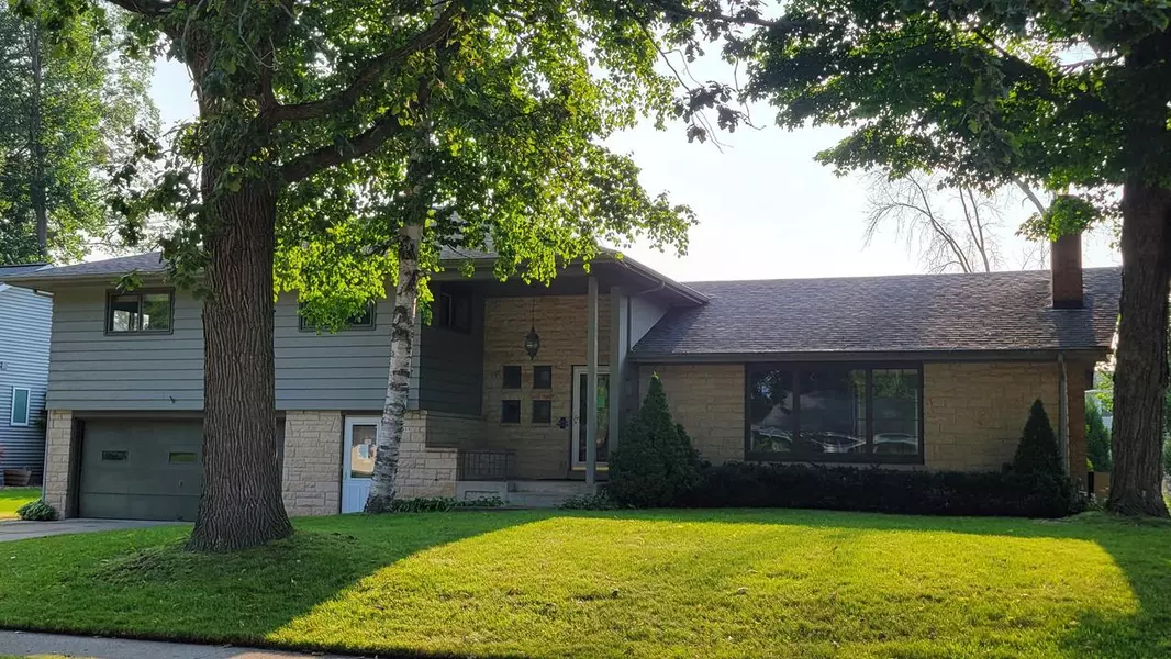 1409 ARDEN LANE, Manitowoc, WI 54220