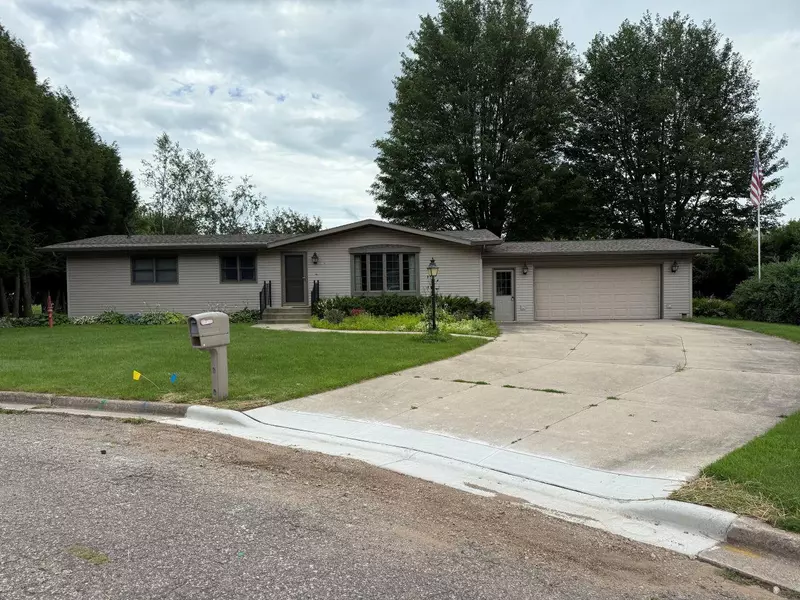 19 PRIMROSE CIRCLE, Clintonville, WI 54929