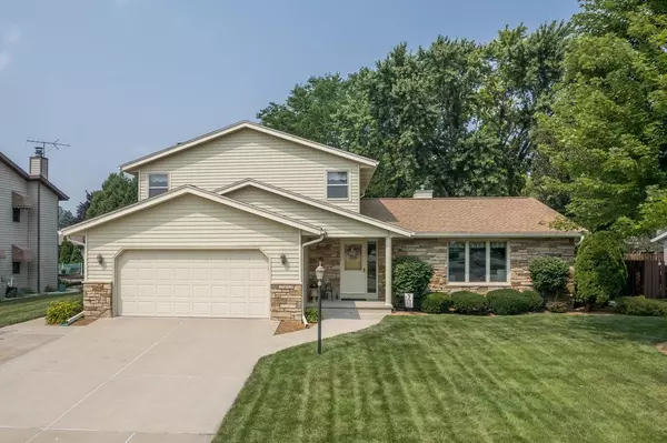1141 GAY DRIVE, Neenah, WI 54956