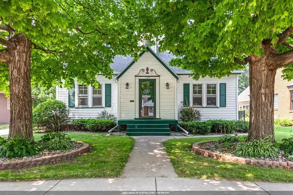 164 W 22ND AVENUE, Oshkosh, WI 54902