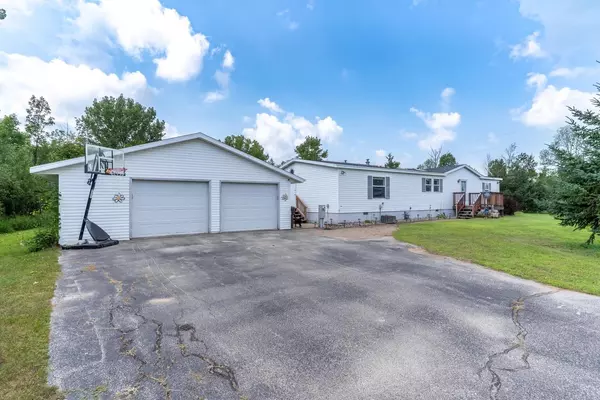 Little Suamico, WI 54141,728 LILAC ROAD